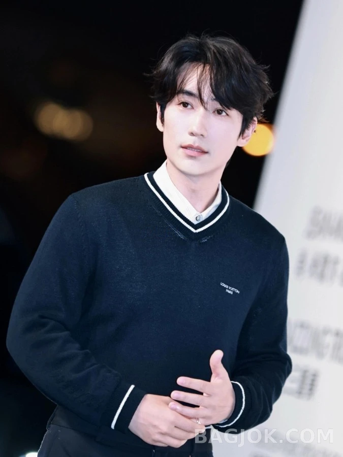 루이비통 루이비통 스트라이프 케이블 V넥 니트 상세 이미지
