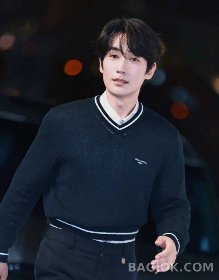 루이비통 루이비통 스트라이프 케이블 V넥 니트 상세 이미지