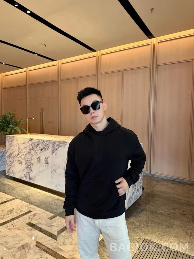 루이비통 루이비통 엠보싱 로고 후드티 상세 이미지