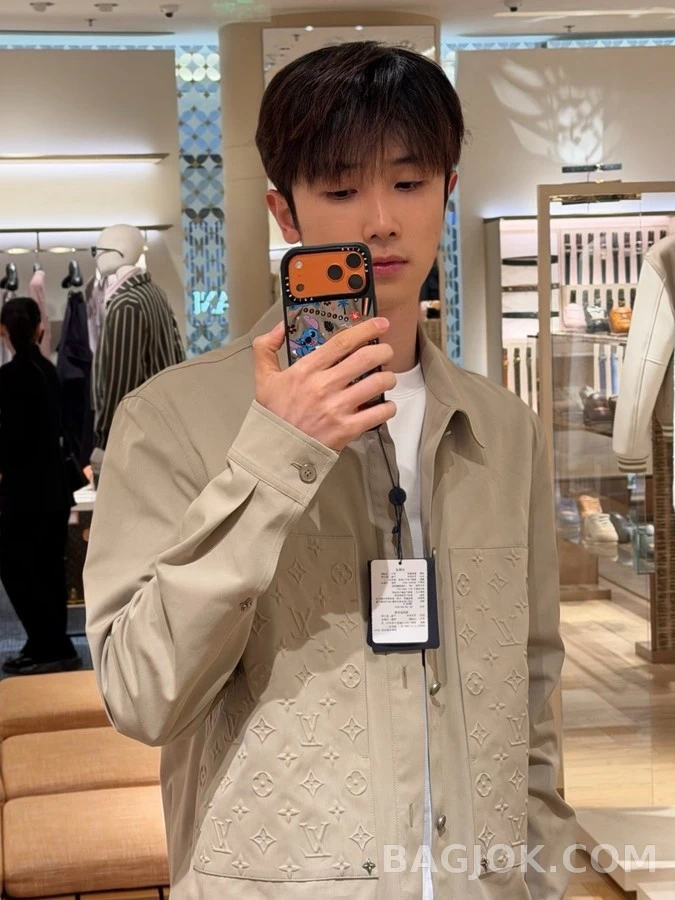 루이비통 루이비통 엠보싱 모노그램 자켓 상세 이미지
