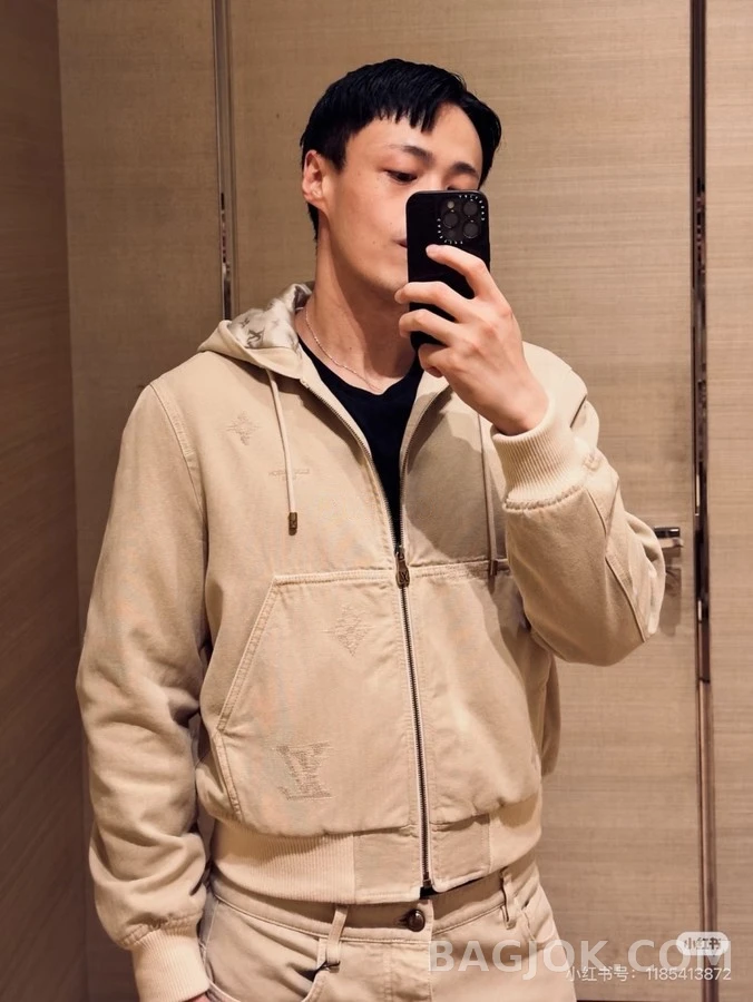 루이비통 루이비통 워시드 모노그램 자수 후드 상세 이미지