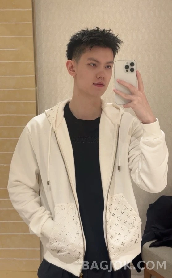 루이비통 루이비통 입체 모노그램 집업 후드 상세 이미지