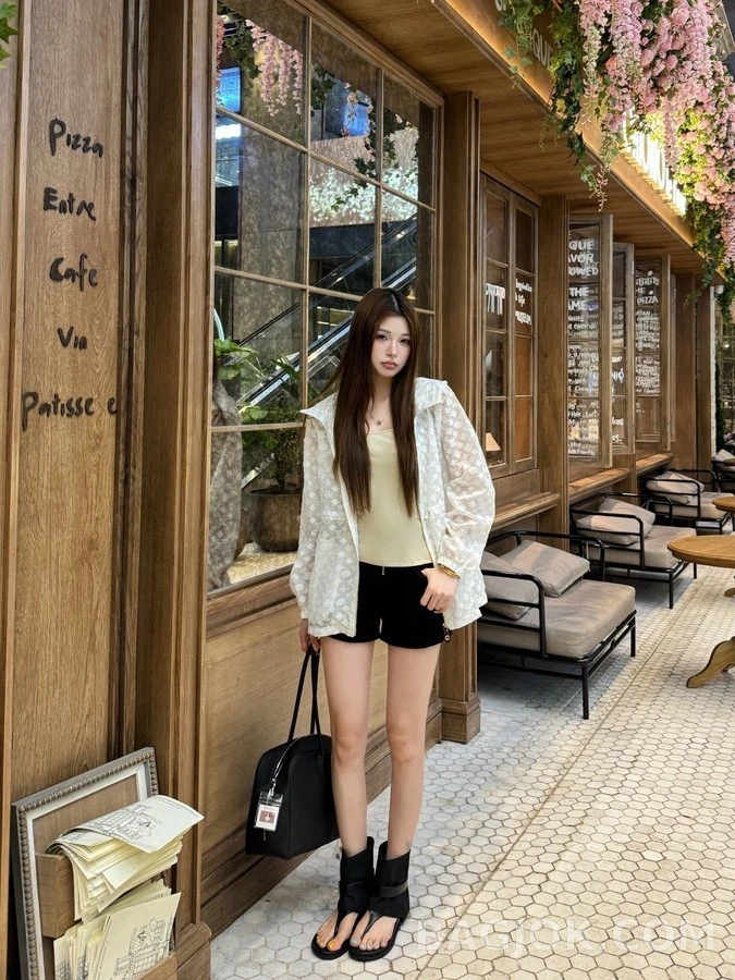 루이비통 루이비통 입체 모노그램 후드 집업 상세 이미지
