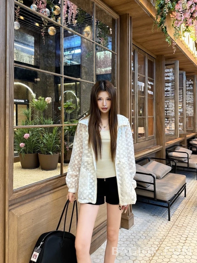 루이비통 루이비통 입체 모노그램 후드 집업 상세 이미지
