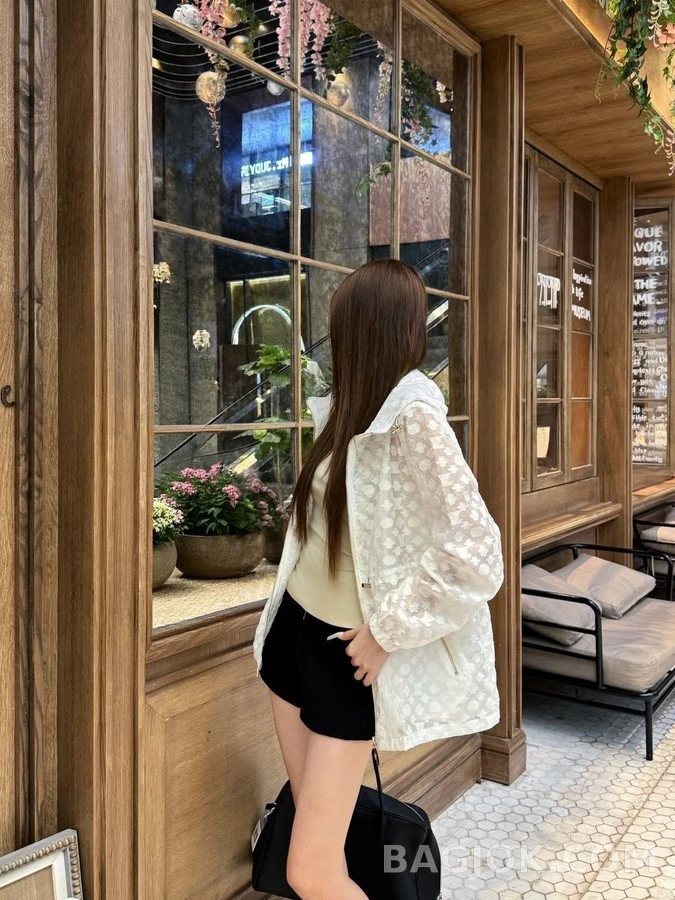 루이비통 루이비통 입체 모노그램 후드 집업 상세 이미지