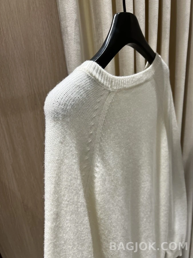 루이비통 루이비통 입체 자수 로고 스웨터 상세 이미지