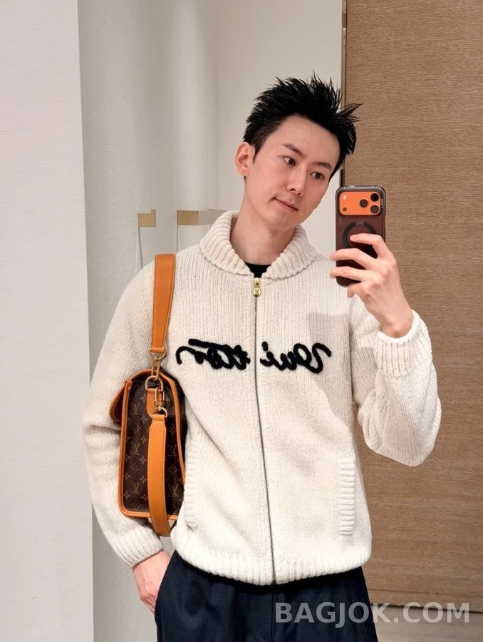 루이비통 루이비통 자수 로고 집업 가디건 상세 이미지