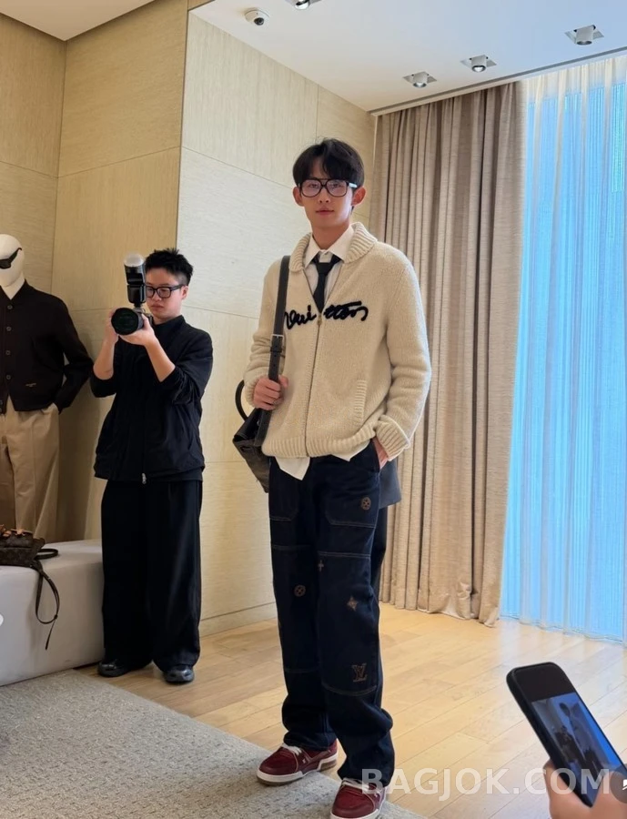 루이비통 루이비통 자수 로고 집업 가디건 상세 이미지