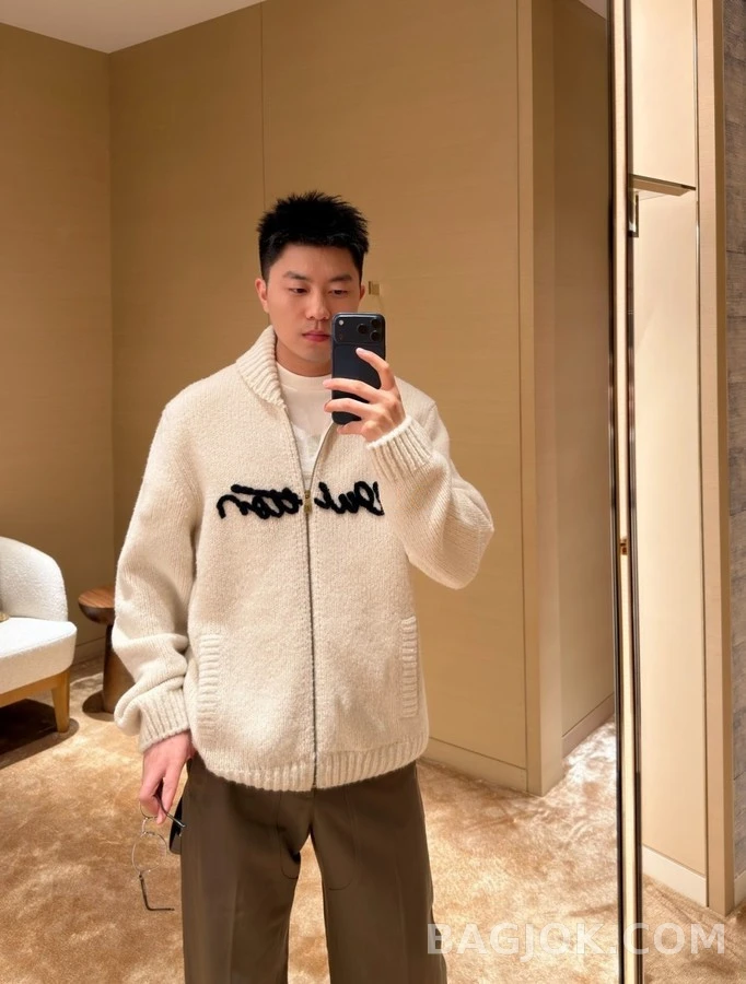 루이비통 루이비통 자수 로고 집업 가디건 상세 이미지