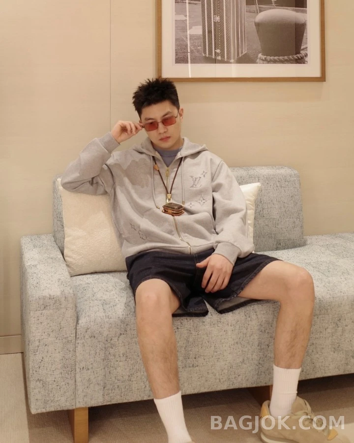 루이비통 루이비통 자수 로고 후드 자켓 상세 이미지