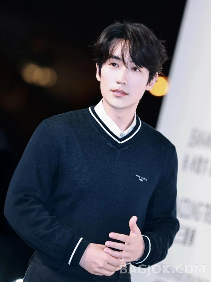 루이비통 루이비통 자수 V넥 스웨터 상세 이미지