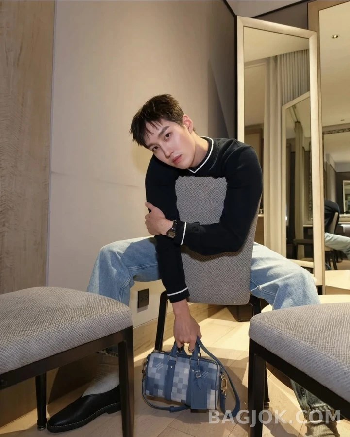 루이비통 루이비통 자수 V넥 스웨터 상세 이미지