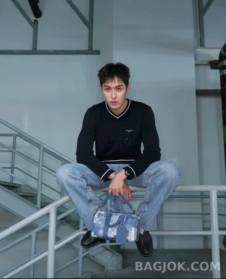 루이비통 루이비통 자수 V넥 스웨터 상세 이미지