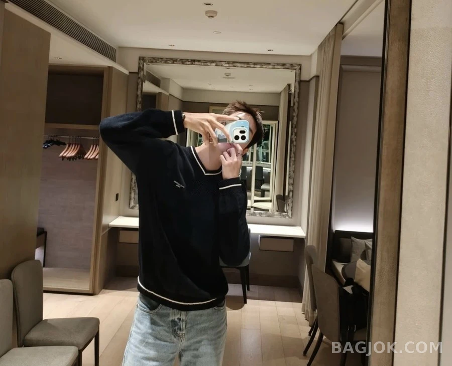 루이비통 루이비통 자수 V넥 스웨터 상세 이미지