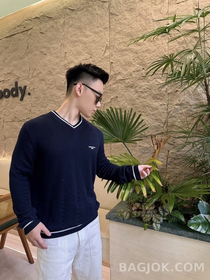루이비통 루이비통 자수 V넥 스웨터 상세 이미지