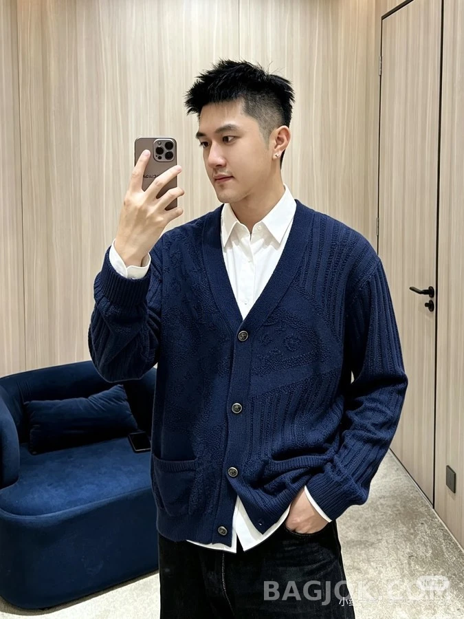 루이비통 루이비통 자카드 브이넥 가디건 상세 이미지
