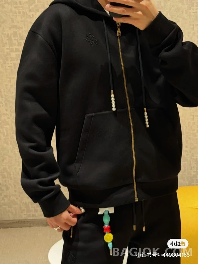 루이비통 루이비통 진주 드로스트링 로고 자수 후드 가디건 상세 이미지