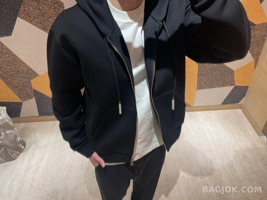 루이비통 루이비통 진주 드로스트링 로고 자수 후드 가디건 상세 이미지