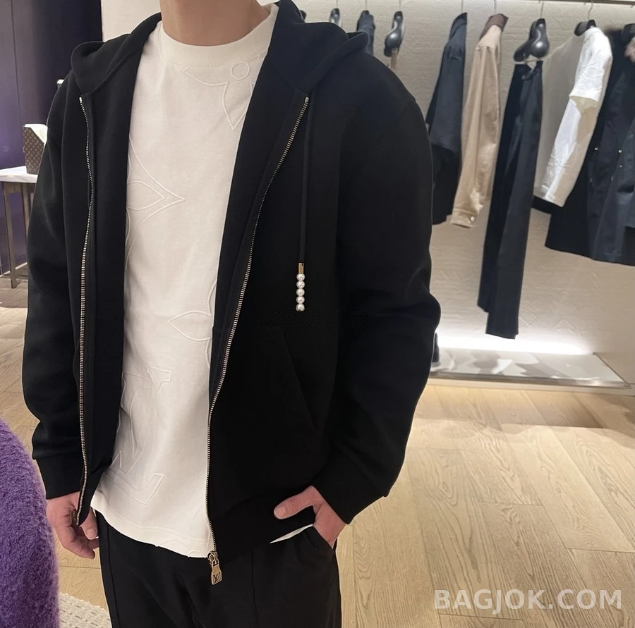 루이비통 루이비통 진주 드로스트링 로고 자수 후드 가디건 상세 이미지