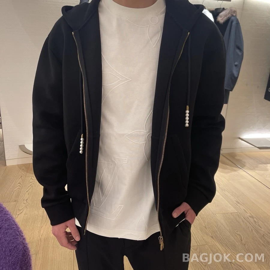루이비통 루이비통 진주 드로스트링 로고 자수 후드 가디건 상세 이미지