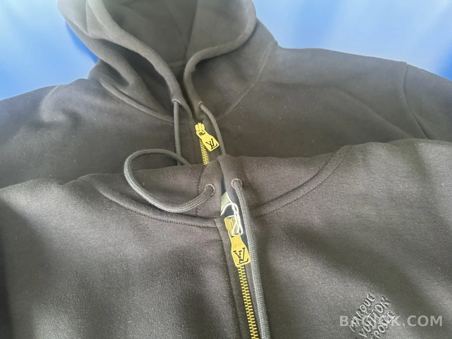 루이비통 루이비통 진주 드로스트링 로고 자수 후드 가디건 상세 이미지