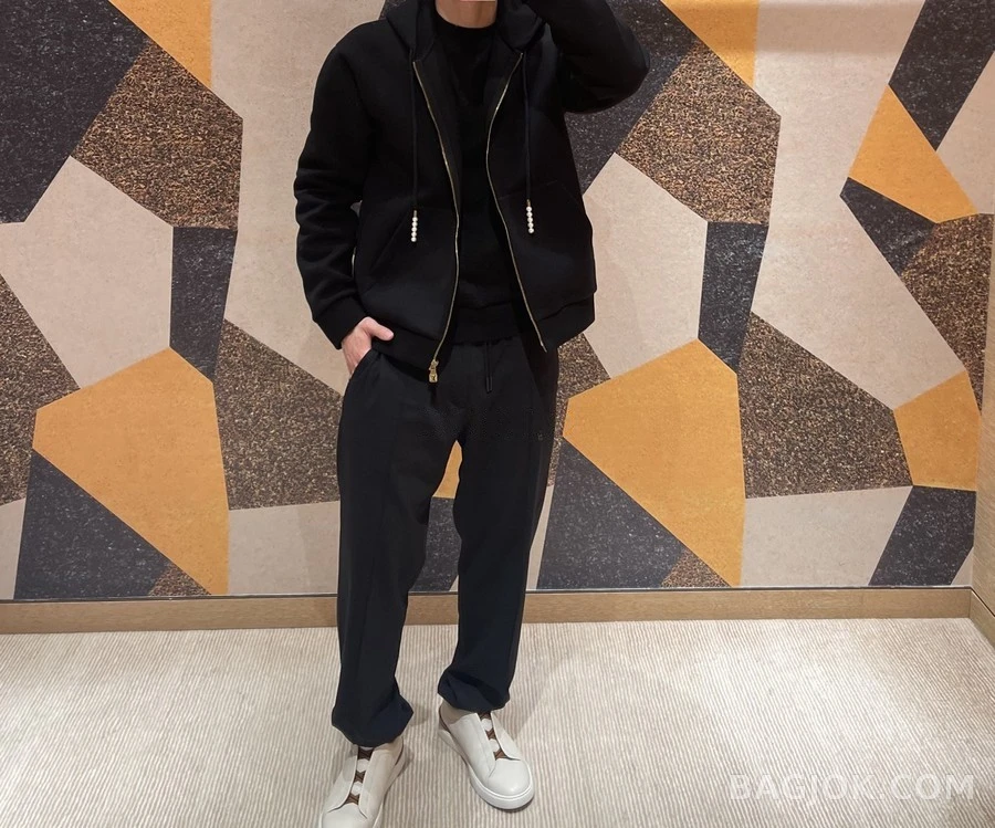 루이비통 루이비통 진주 드로스트링 로고 자수 후드 가디건 상세 이미지