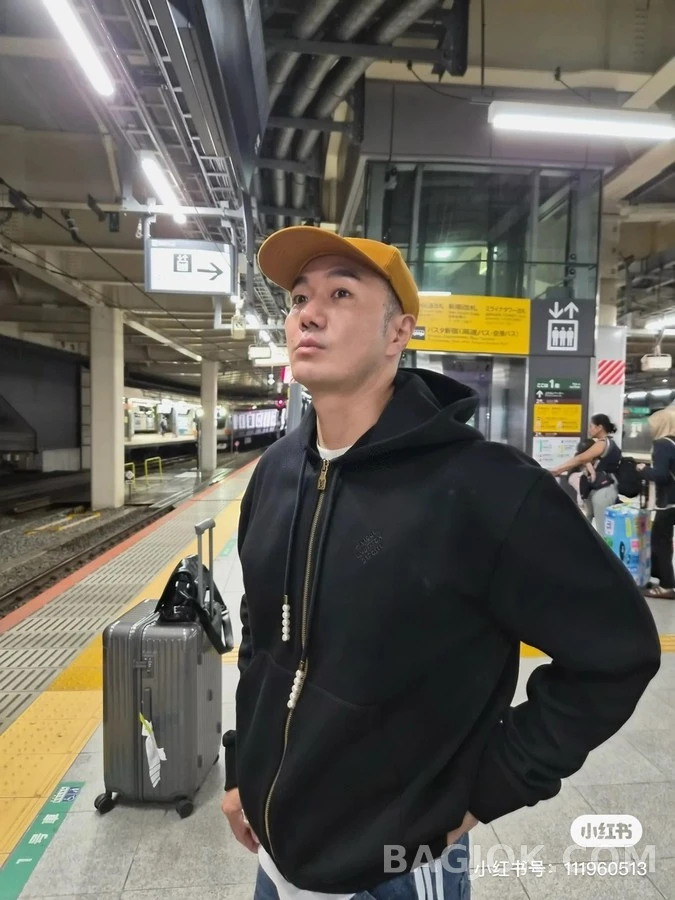 루이비통 루이비통 진주 드로스트링 로고 자수 후드 가디건 상세 이미지