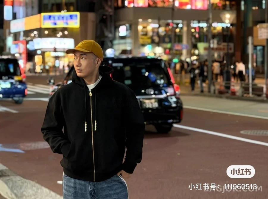 루이비통 루이비통 진주 드로스트링 로고 자수 후드 가디건 상세 이미지