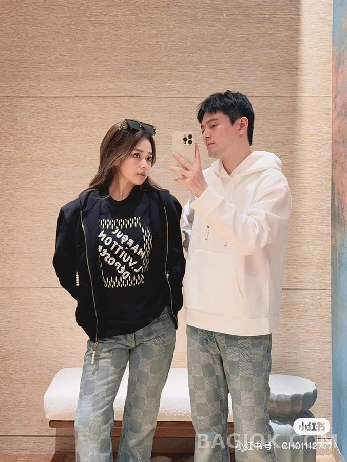 루이비통 루이비통 진주 드로스트링 로고 자수 후드 가디건 상세 이미지