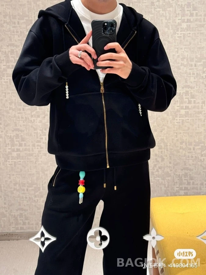루이비통 루이비통 진주 드로스트링 로고 자수 후드 가디건 상세 이미지