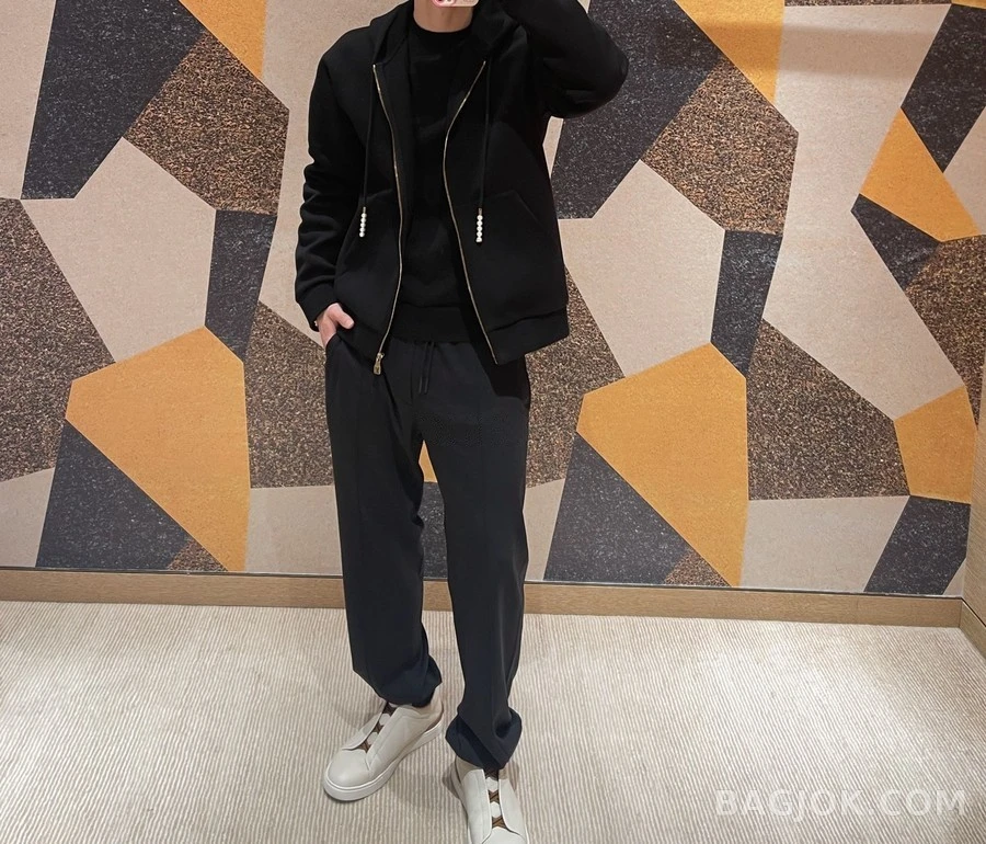 루이비통 루이비통 진주 드로스트링 로고 자수 후드 가디건 상세 이미지