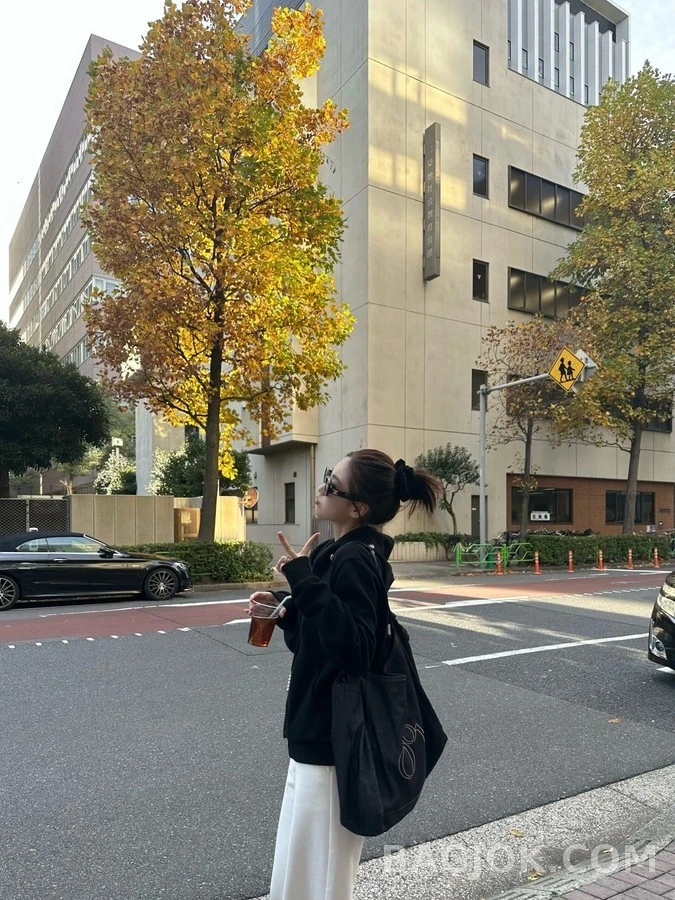 루이비통 루이비통 진주 드로스트링 로고 자수 후드 가디건 상세 이미지