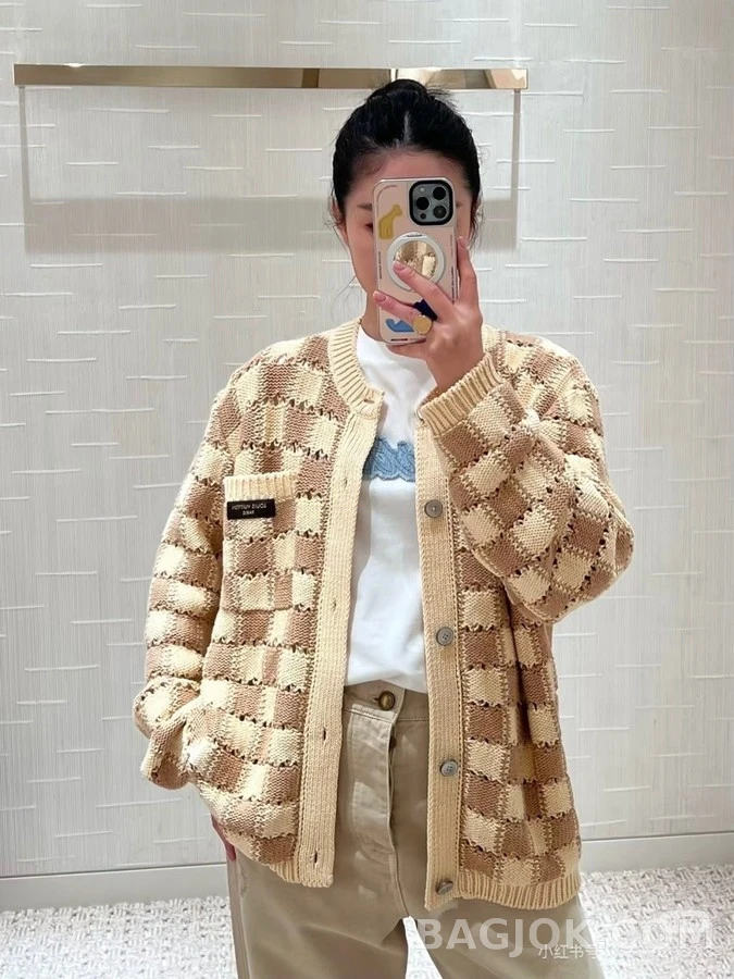 루이비통 루이비통 체커보드 펀칭 니트 가디건 상세 이미지