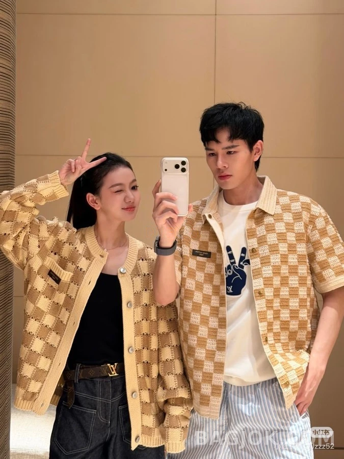 루이비통 루이비통 체커보드 펀칭 니트 가디건 상세 이미지