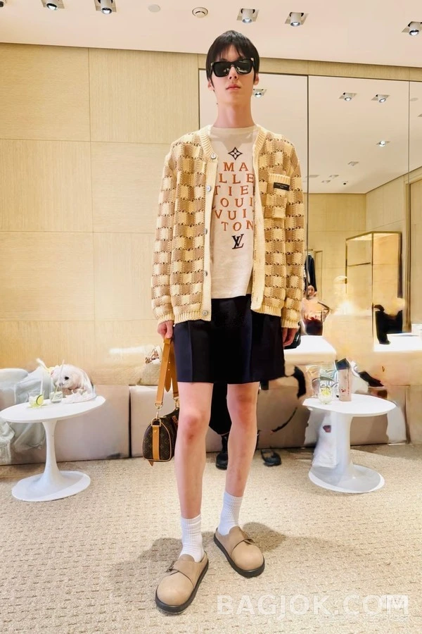 루이비통 루이비통 체커보드 펀칭 니트 가디건 상세 이미지