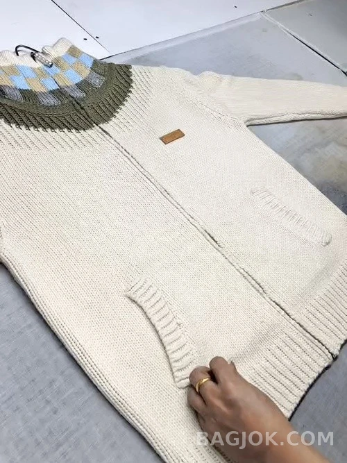 루이비통 루이비통 체크넥 인타샤 니트 가디건 상세 이미지