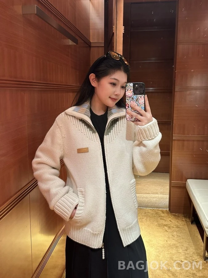 루이비통 루이비통 체크넥 인타샤 니트 가디건 상세 이미지