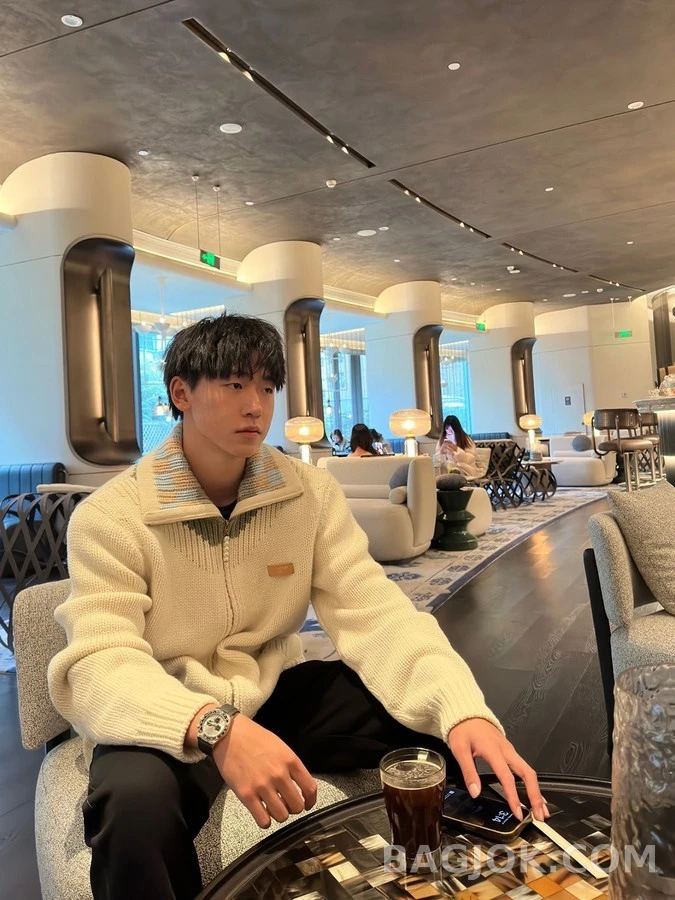 루이비통 루이비통 체크넥 인타샤 니트 가디건 상세 이미지