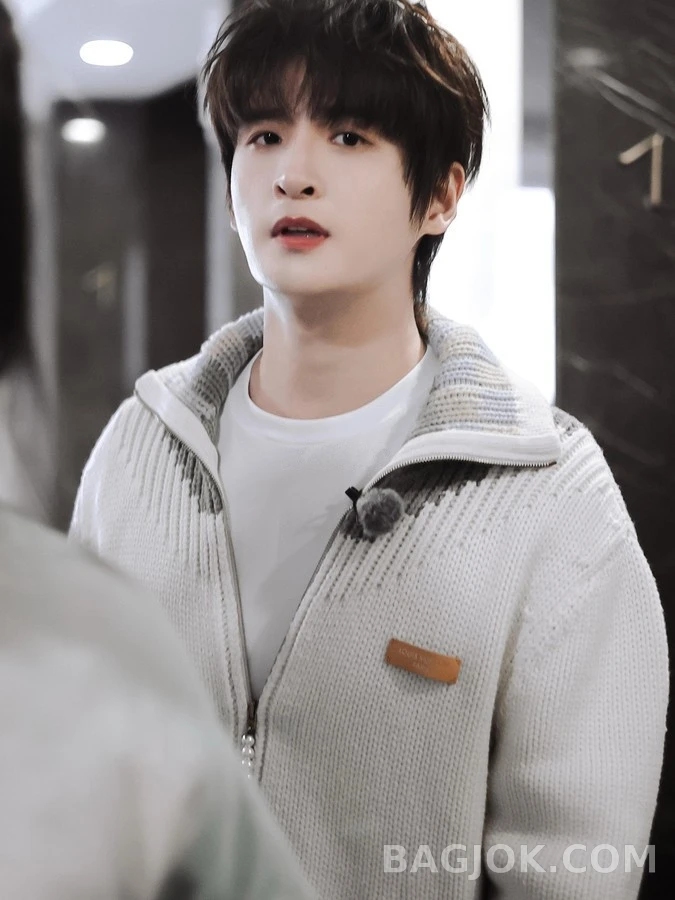 루이비통 루이비통 체크넥 인타샤 니트 가디건 상세 이미지