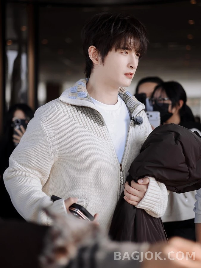 루이비통 루이비통 체크넥 인타샤 니트 가디건 상세 이미지