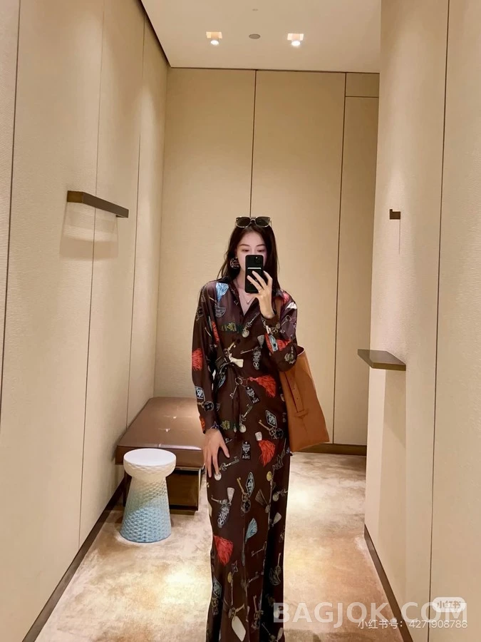 루이비통 루이비통 키 태슬 프린트 타이 셔츠 상세 이미지
