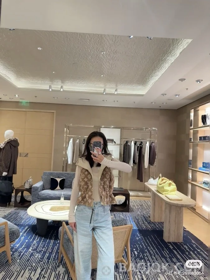 루이비통 루이비통 테디 모노그램 후드 집업 상세 이미지
