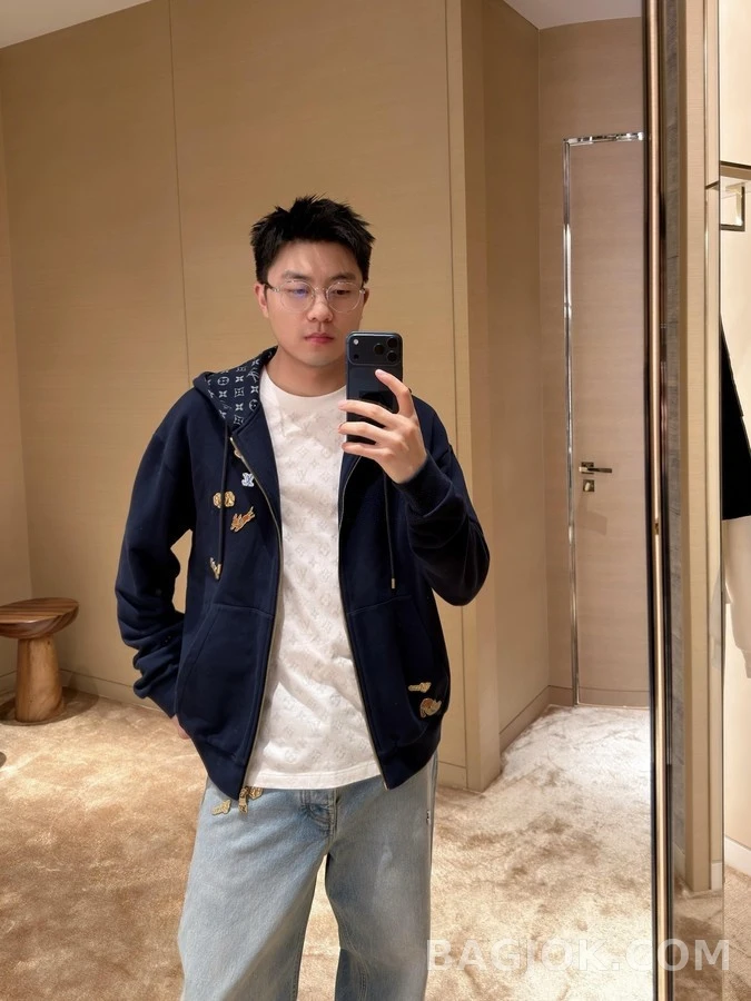 루이비통 루이비통 패치 장식 후드 집업 상세 이미지