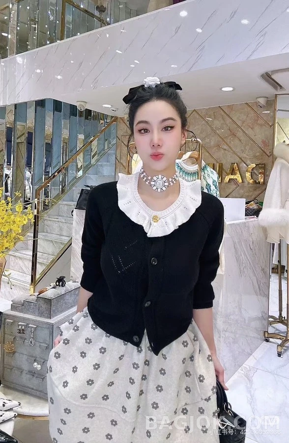 루이비통 루이비통 흑백 러플 카라 니트 가디건 상세 이미지