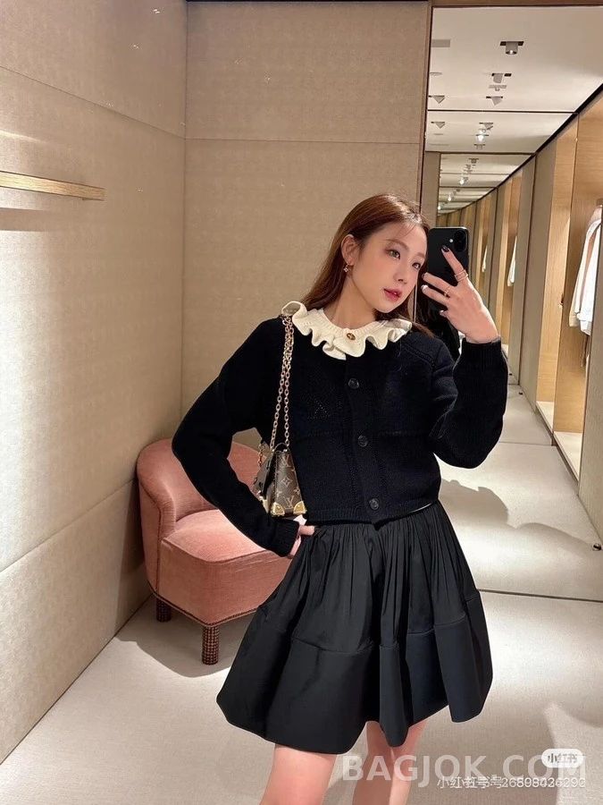 루이비통 루이비통 흑백 러플 카라 니트 가디건 상세 이미지