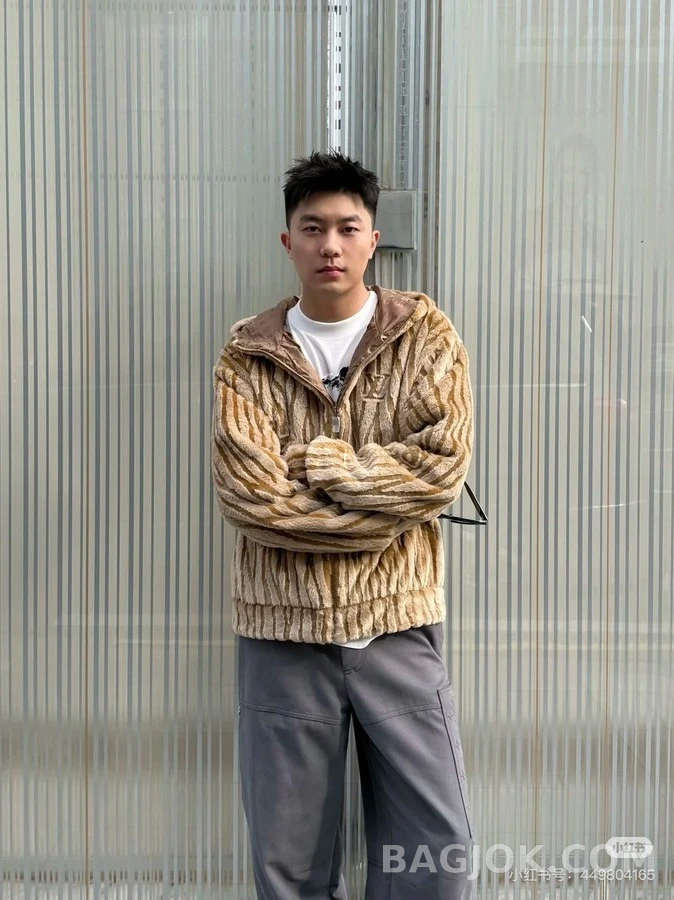 루이비통 루이비통 EPI 벨벳 연결 후드 자켓 상세 이미지