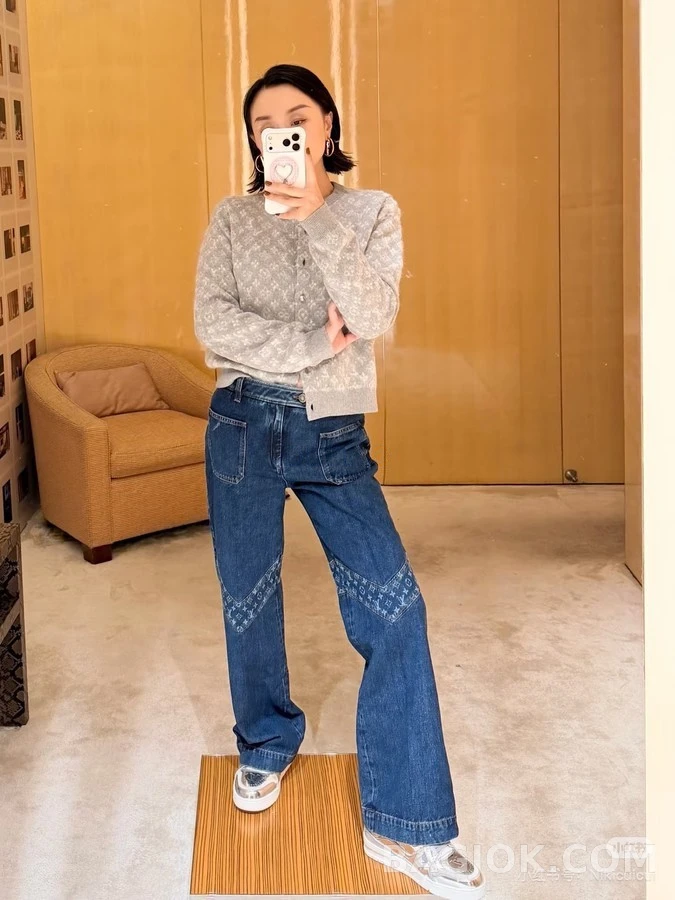루이비통 루이비통 V 패치워크 로고 데님 팬츠 상세 이미지