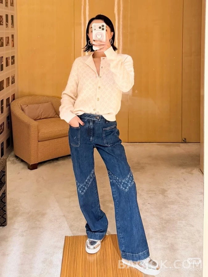 루이비통 루이비통 V 패치워크 로고 데님 팬츠 상세 이미지