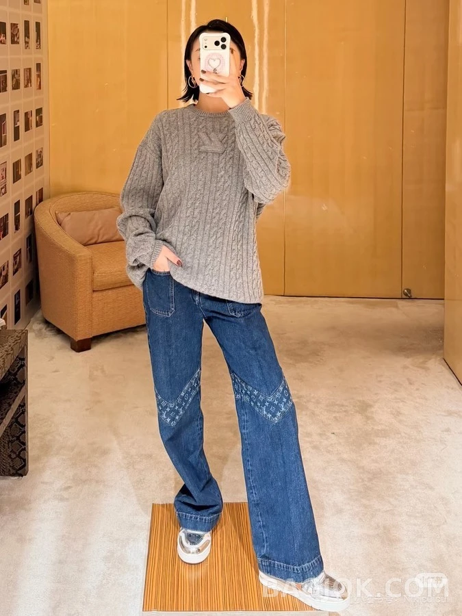 루이비통 루이비통 V 패치워크 로고 데님 팬츠 상세 이미지