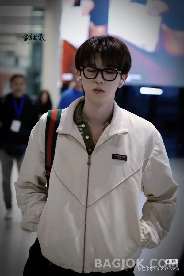 루이비통 루이비통 V형 파이핑 트랙 자켓 상세 이미지